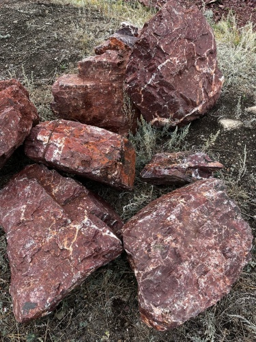Ландшафтные глыбы красно-фиолетовые 200-1000 килограмм купить в Воронежской области