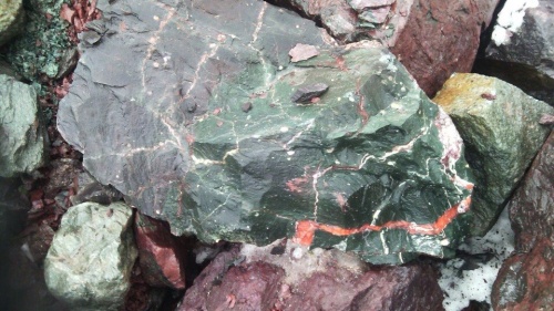 Гигантские зелёные валуны для ландшафтного дизайна весом более 5 тонн купить в Воронежской области