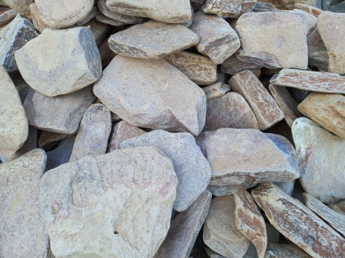 Златолит жёлтый, жёлто-зелёный глыбки и валуны для ланшафтного дизайна купить в Воронежской области