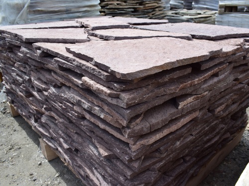 Плитняк лемезит бордовый для облицовки цоколя 20-25 мм  купить в Воронежской области