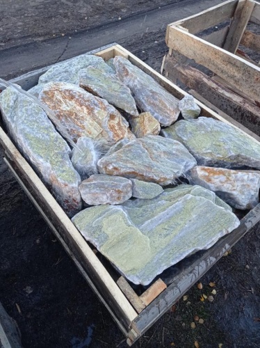Златолит жёлтый, жёлто-зелёный глыбки и валуны для ланшафтного дизайна купить в Воронежской области