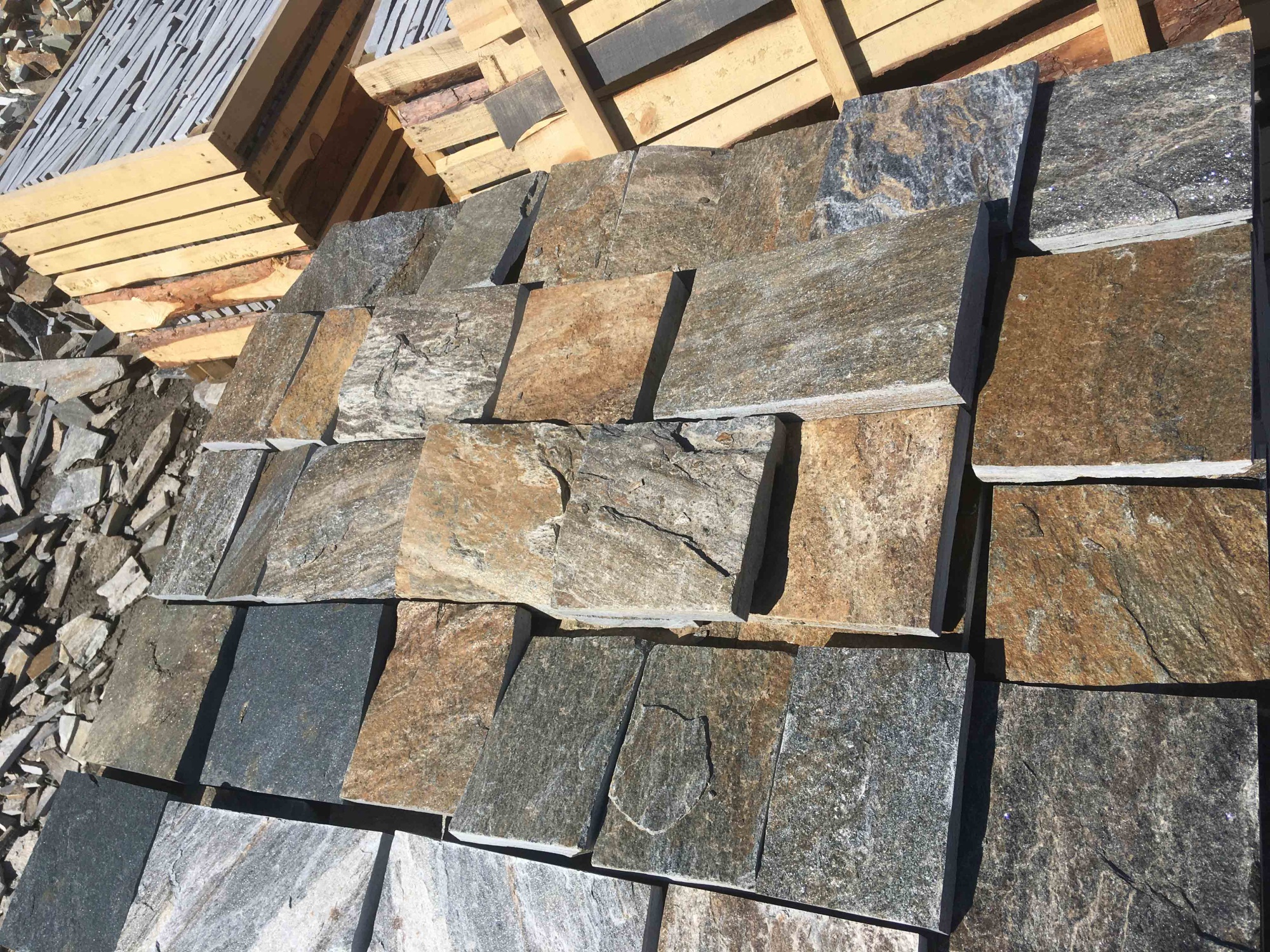 Плитка пилёная златолит Уральский для фасада купить в Воронежской области