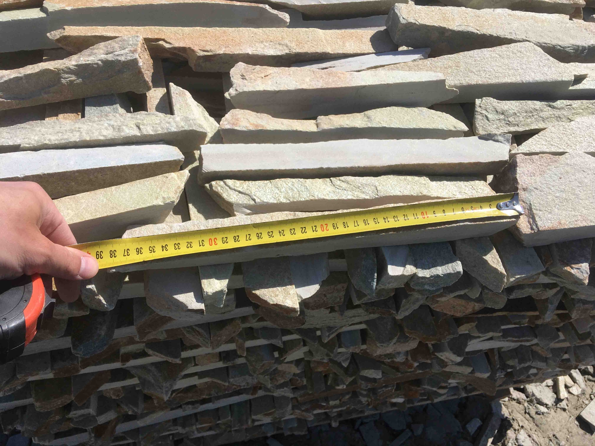 Горбушка златолит золотистый для облицовки купить в Воронежской области