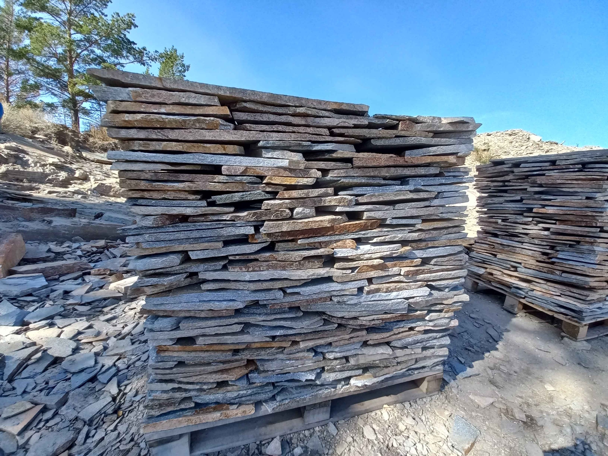 Плитняк златолит серебристый для фасада купить в Воронежской области