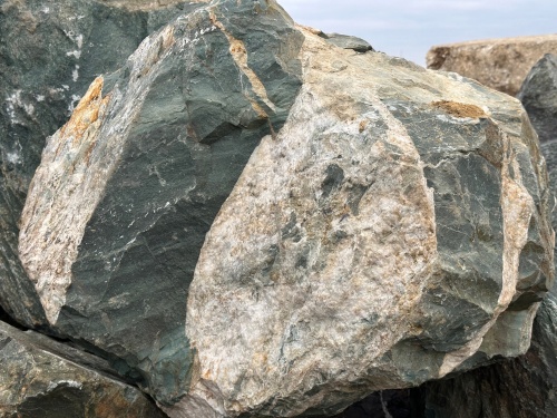 Гигантские зелёные валуны для ландшафтного дизайна весом более 5 тонн купить в Воронежской области