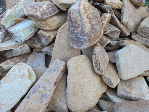 Златолит жёлтый, жёлто-зелёный глыбки и валуны для ланшафтного дизайна купить в Воронежской области