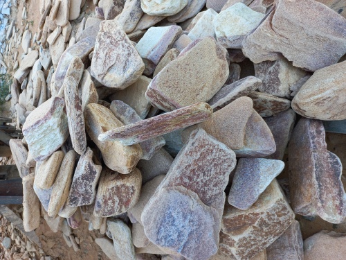 Златолит жёлтый, жёлто-зелёный глыбки и валуны для ланшафтного дизайна купить в Воронежской области
