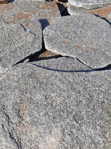 Златолит серебристый галтованный для лестниц купить в Воронежской области