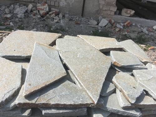 Златолит серебристый галтованный для лестниц купить в Воронежской области